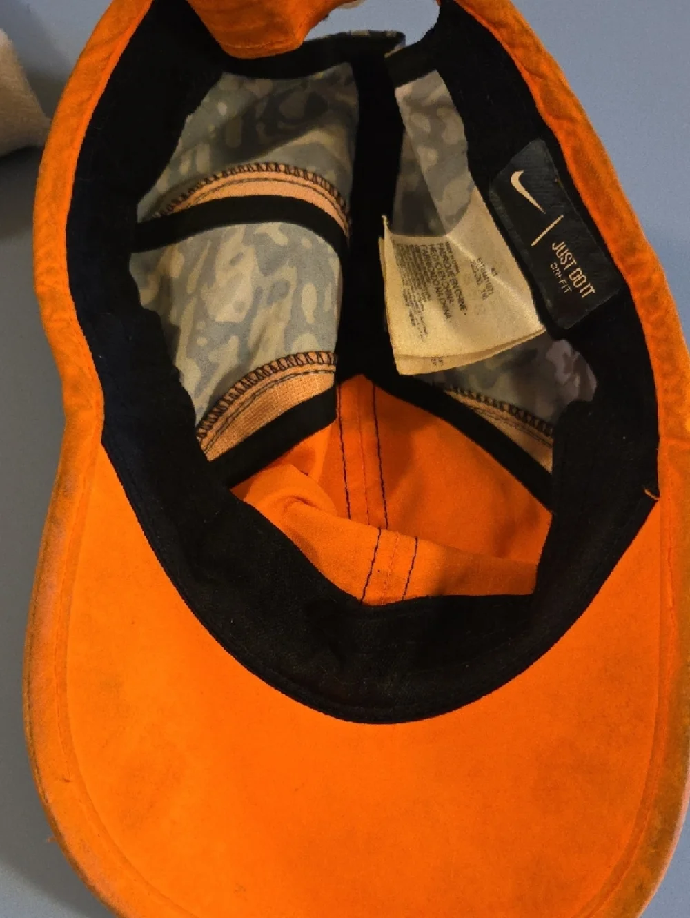 💥💥FREE Nike Black & Gray Camo Cap with Orange Swoosh Toddler - Picture 3 of 4